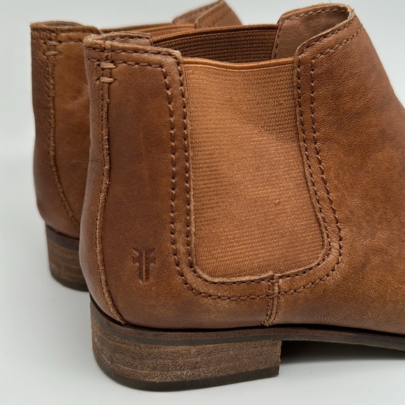 Frye Chelsea Cognac Brown Leather Round Toe Block Heels Ankle Boots Size 6.5 - Picture 4 of 12